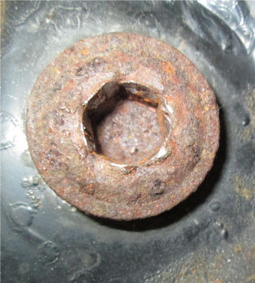 Striped bolt in 02 toyota head have Striped bolt in 02 toyota head nice